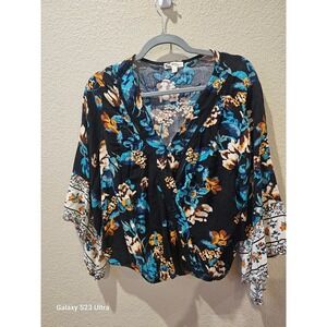 About A Girl, sz Large, floral wrap style blouse, butterfly sleeves, vintage
